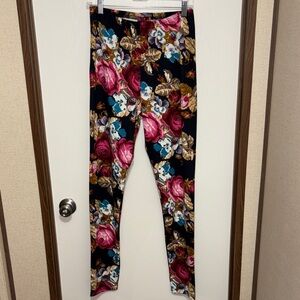 Isle Apparel Floral Leggings Large NWT High rise Stretch Yoga Pants Activewear